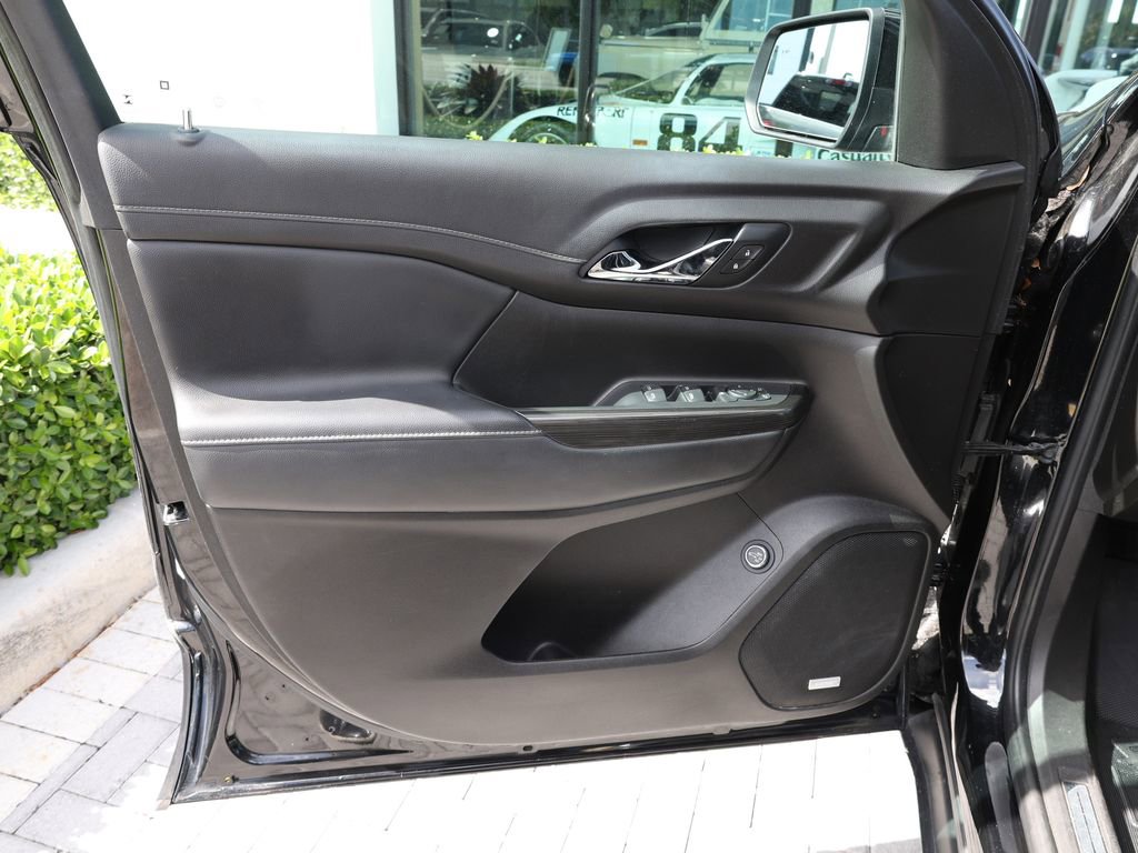 Used 2021 GMC Acadia SLT image 11