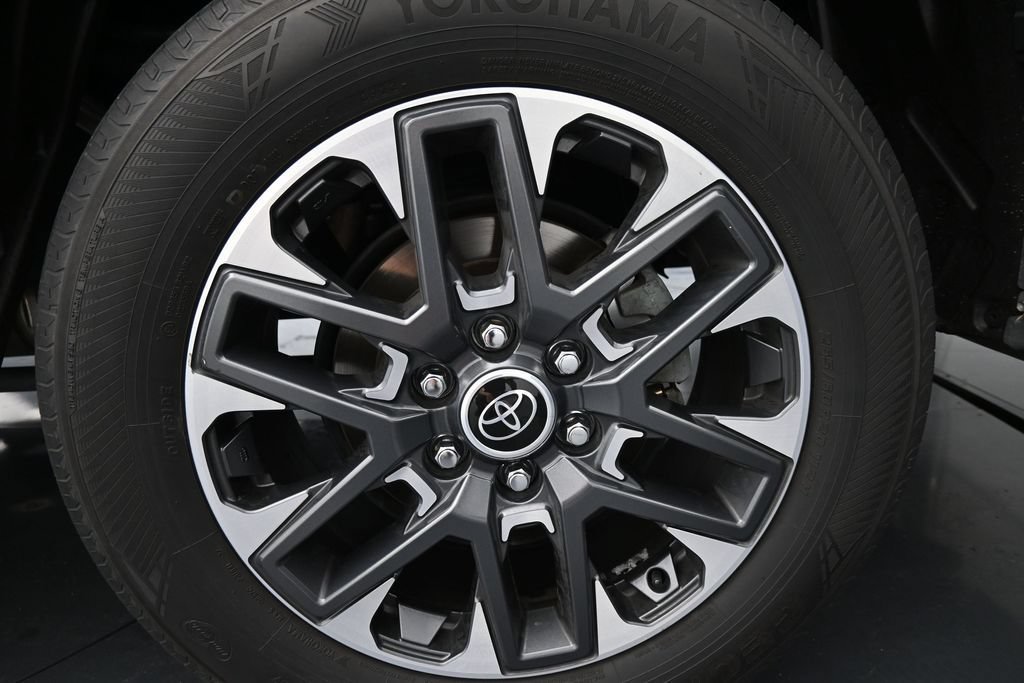 Used 2024 Toyota Tundra Limited AWD/4WD image 15