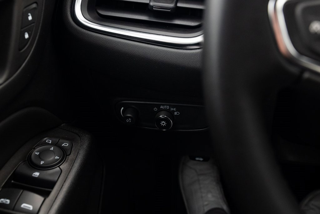 Used 2023 Chevrolet Equinox LT w/ Driver Convenience Package image 13