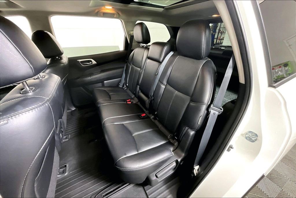Used 2018 Nissan Pathfinder Platinum image 26