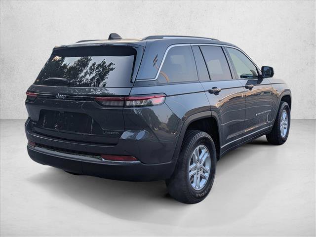 Used 2023 Jeep Grand Cherokee Laredo w/ Luxury Tech Group I AWD/4WD image 5
