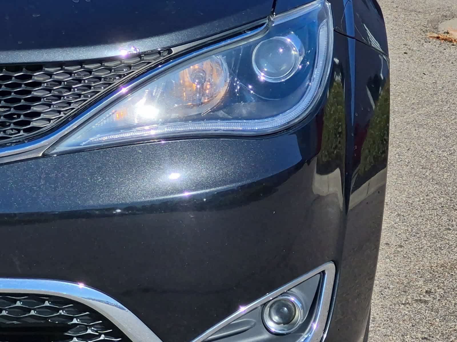 Used 2018 Chrysler Pacifica Touring-L Plus FWD image 11
