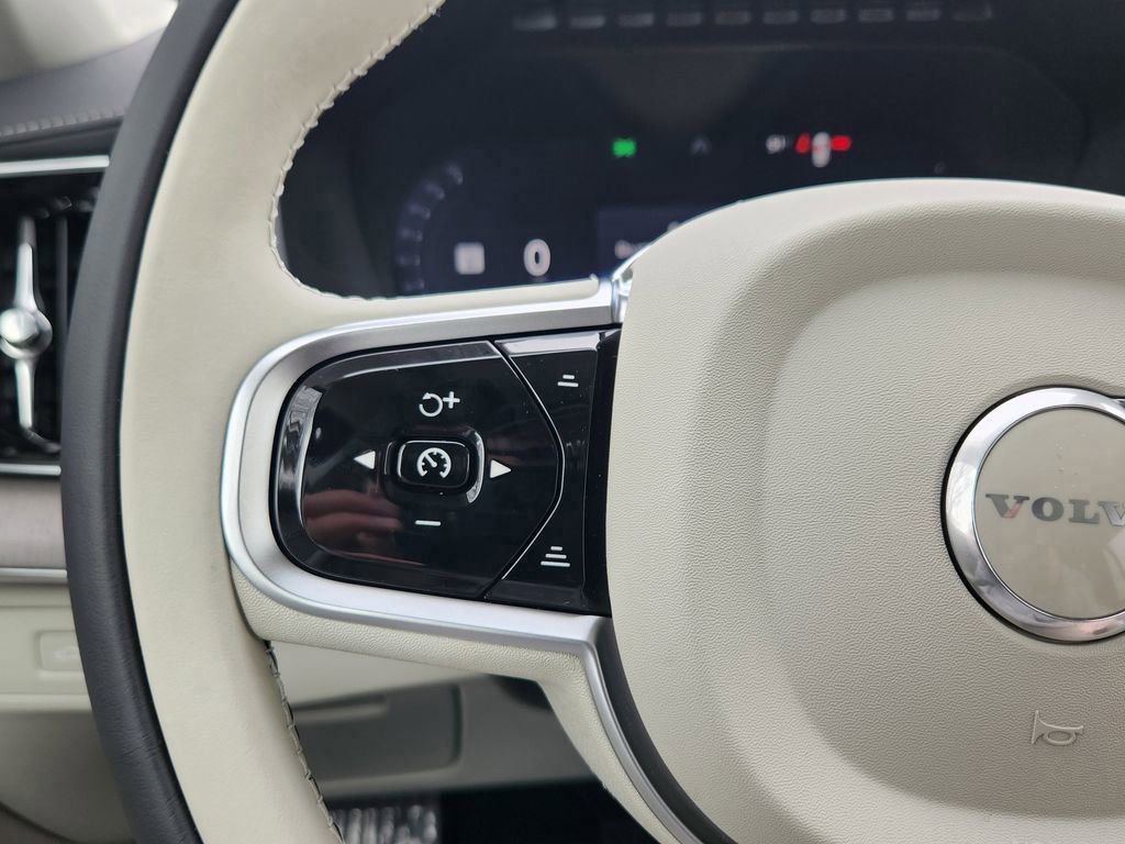 New 2026 Volvo XC90 T8 Ultra w/ Protection Package Premier AWD/4WD image 16