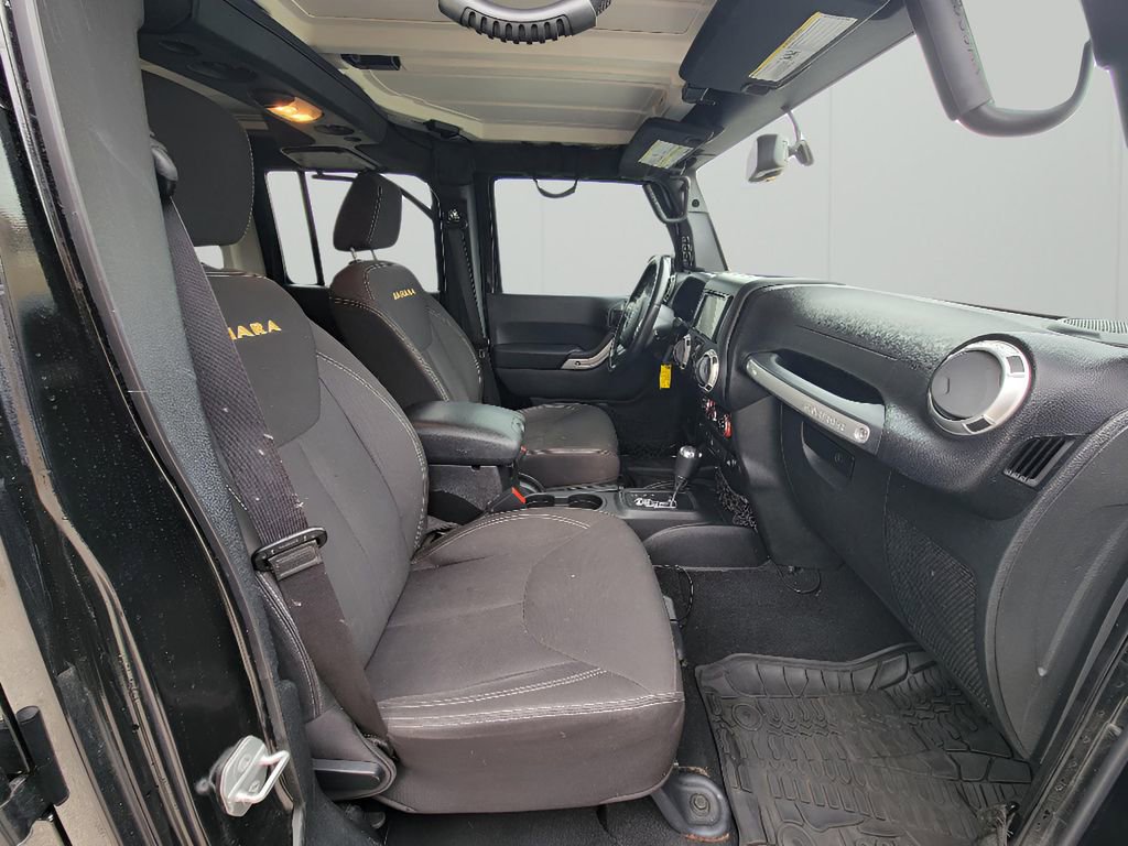 Used 2015 Jeep Wrangler Unlimited Sahara w/ Connectivity Group image 29