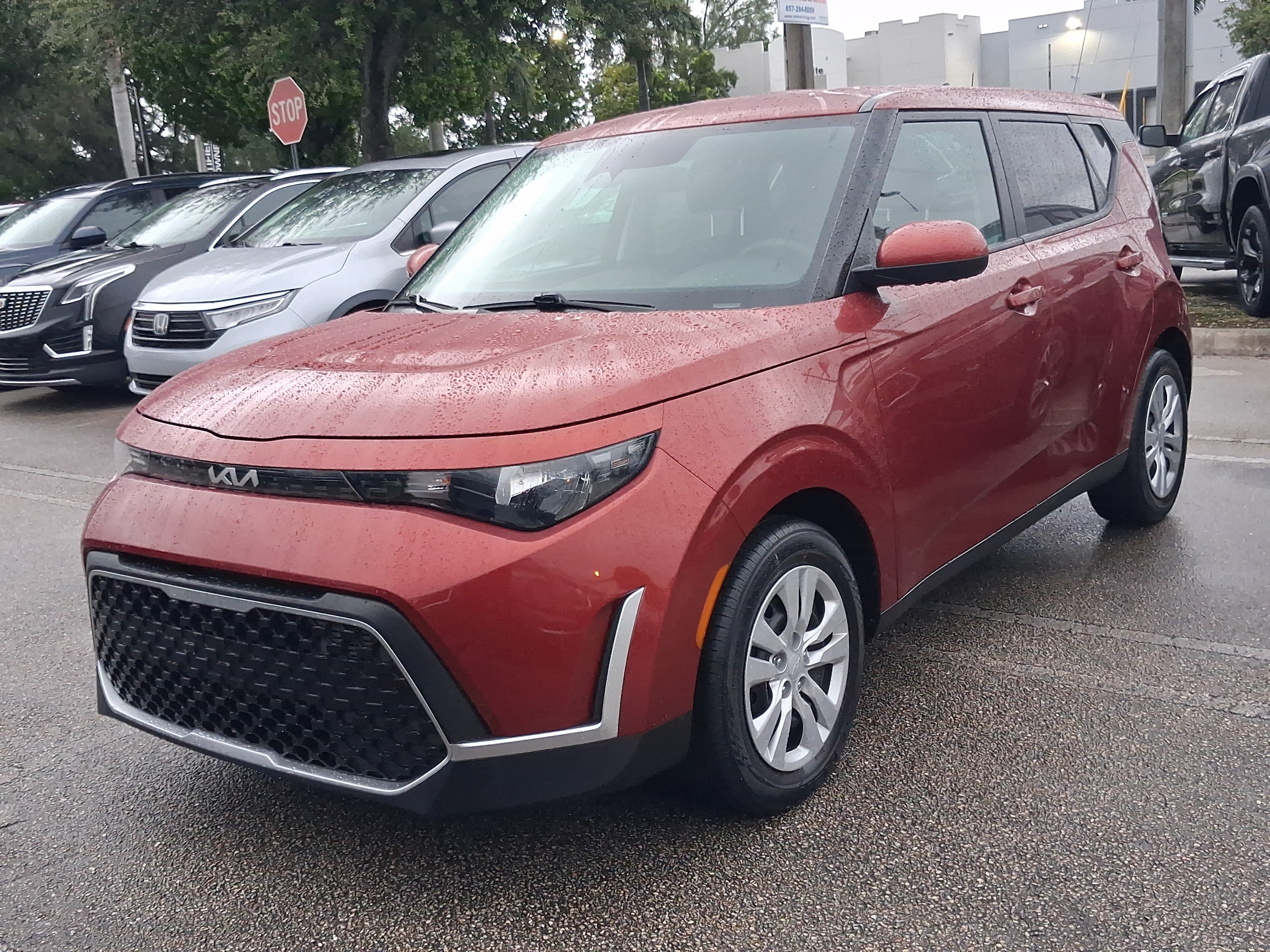 Used 2023 Kia Soul LX FWD image 2