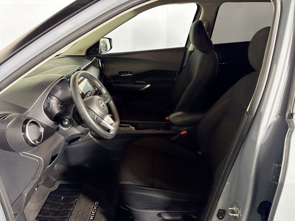 Used 2023 Nissan Kicks SV image 11