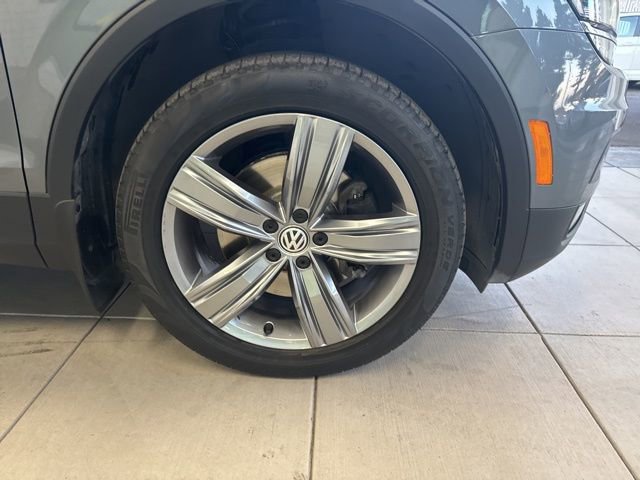 Used 2018 Volkswagen Tiguan SEL Premium image 10