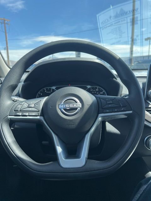 Used 2025 Nissan Altima 2.5 SV FWD image 13
