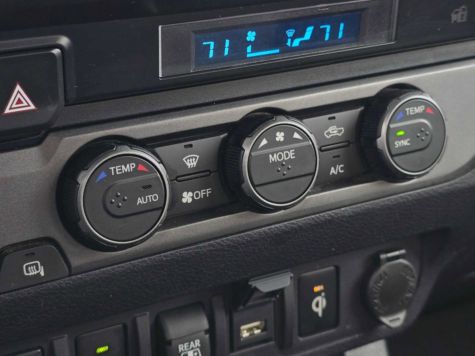 Used 2021 Toyota Tacoma TRD Sport w/ Technology Package image 32