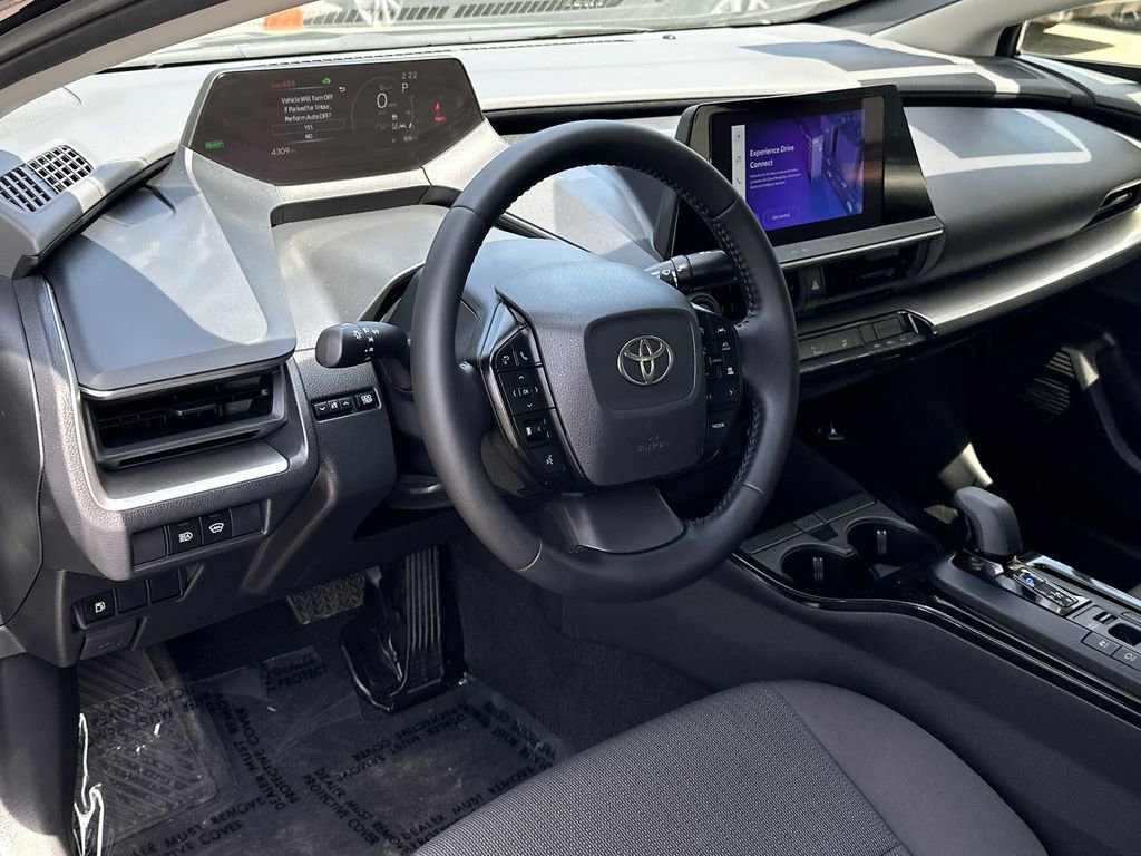Used 2025 Toyota Prius LE FWD image 18