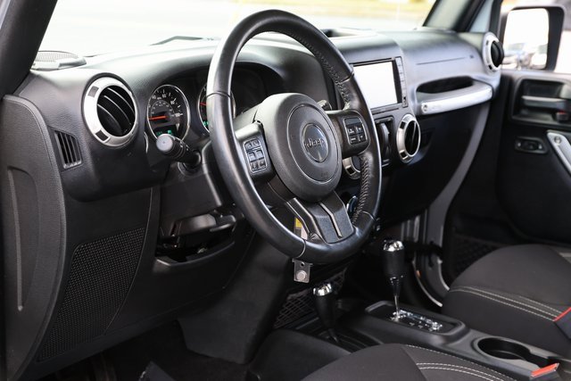 Used 2018 Jeep Wrangler Sahara w/ Connectivity Group image 11