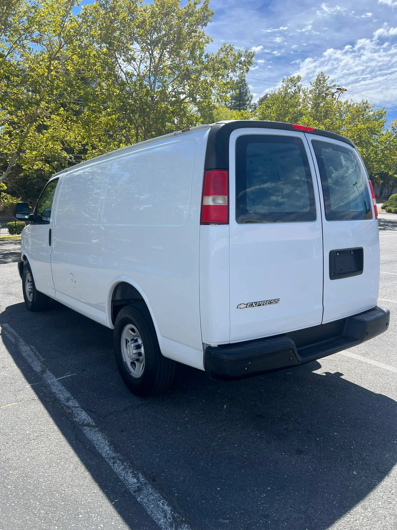 Used 2015 Chevrolet Express 2500 RWD image 7