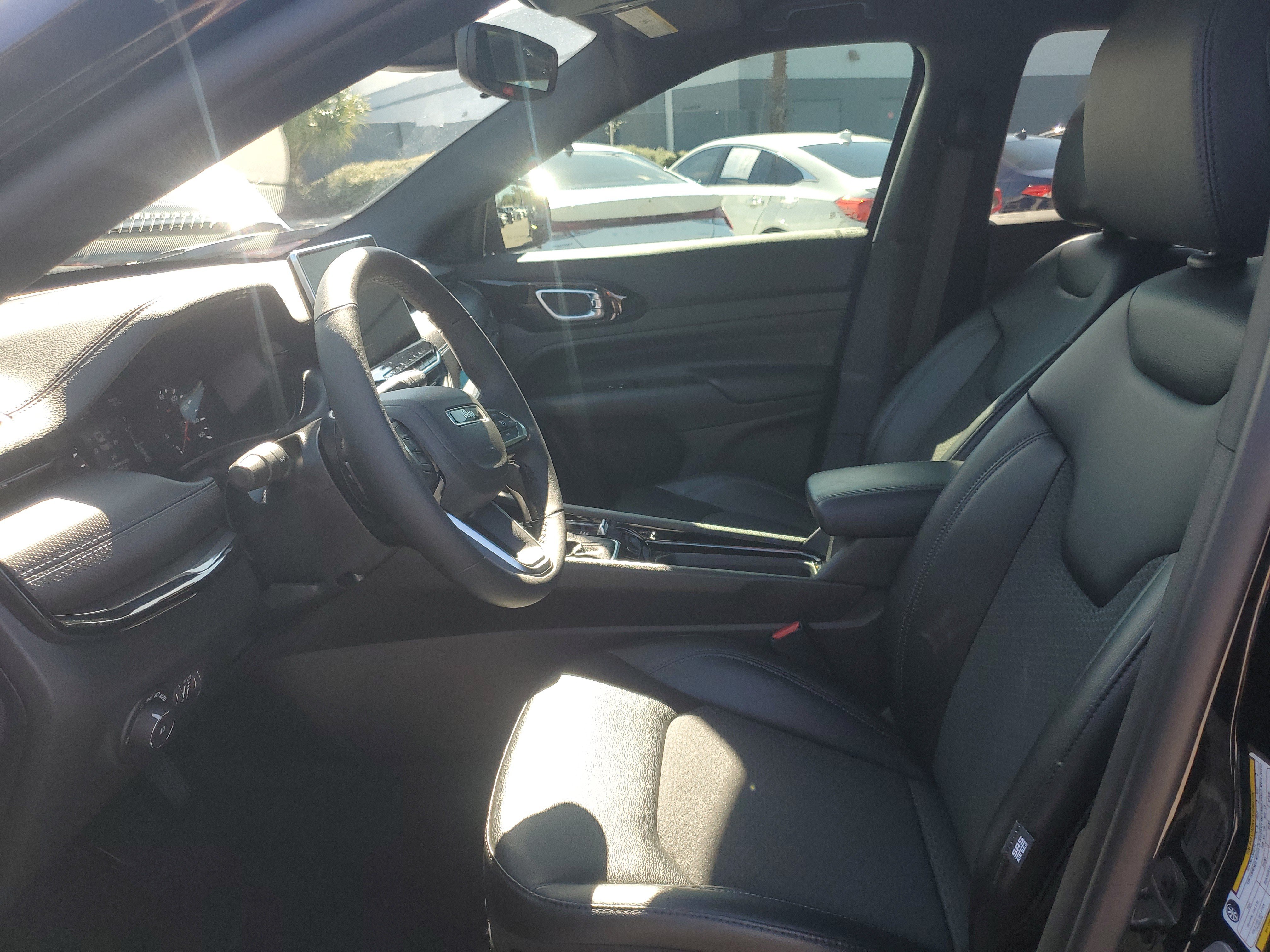 Used 2026 Jeep Compass Latitude AWD/4WD image 14