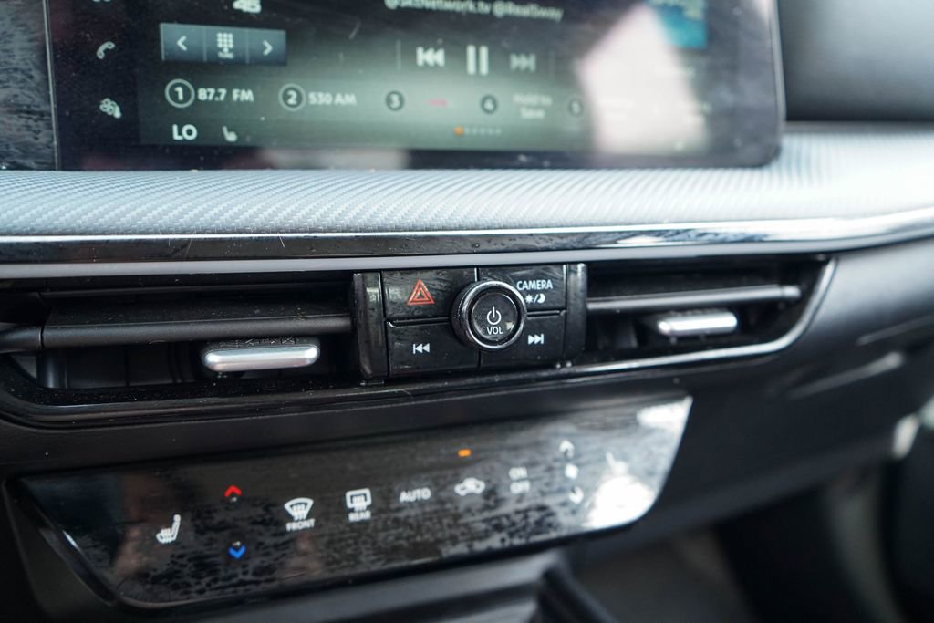 Used 2025 Nissan Kicks SR w/ SR Premium Package image 22