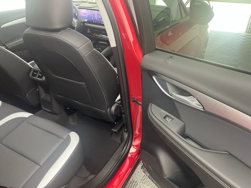 New 2025 Buick Envision Sport Touring image 32