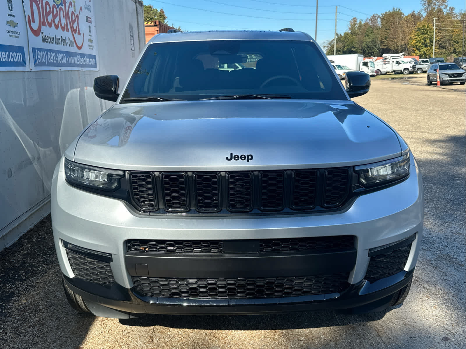 New 2025 Jeep Grand Cherokee L Limited w/ Black Appearance Package AWD/4WD image 5