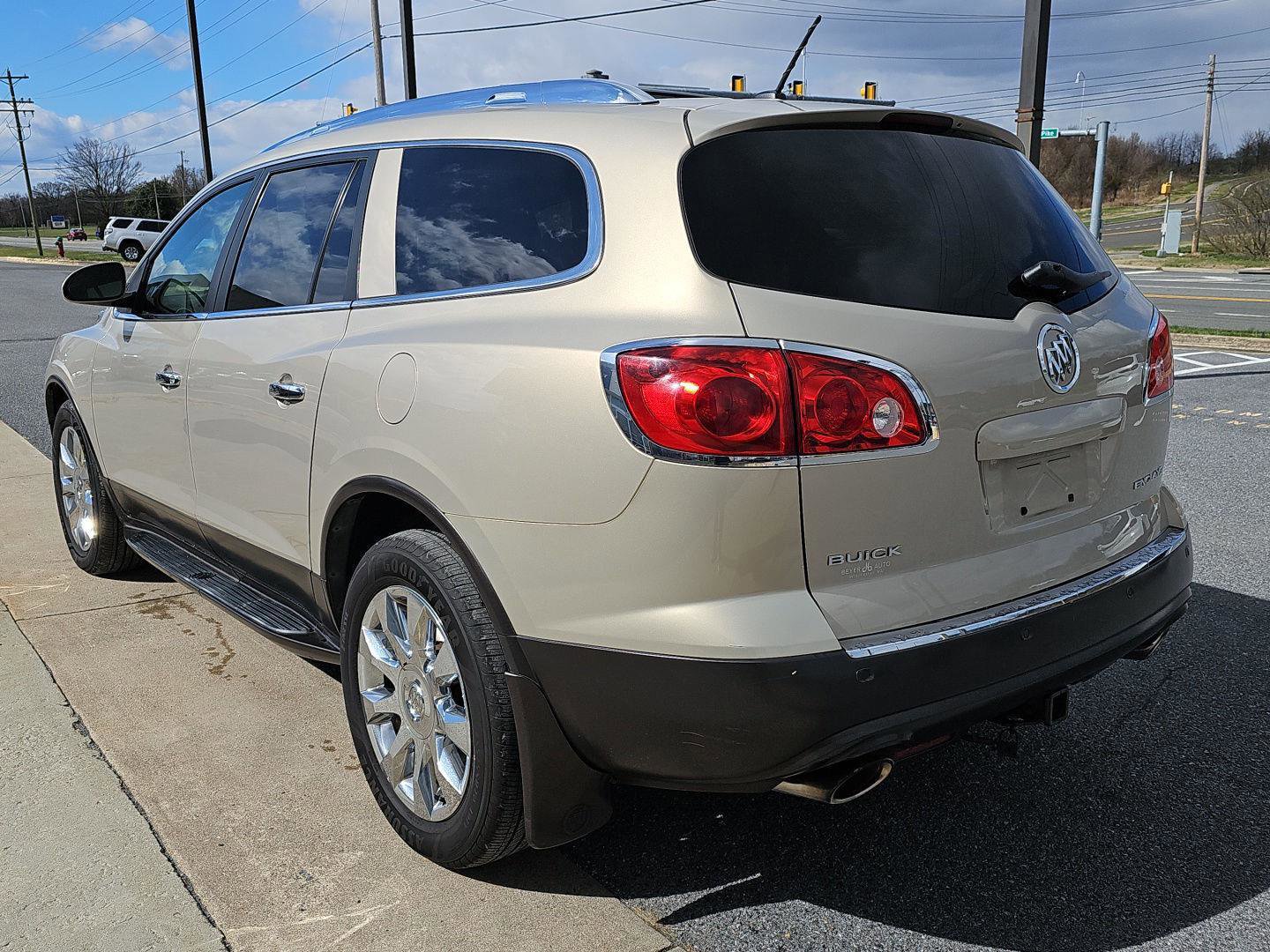 Used 2012 Buick Enclave Premium image 4