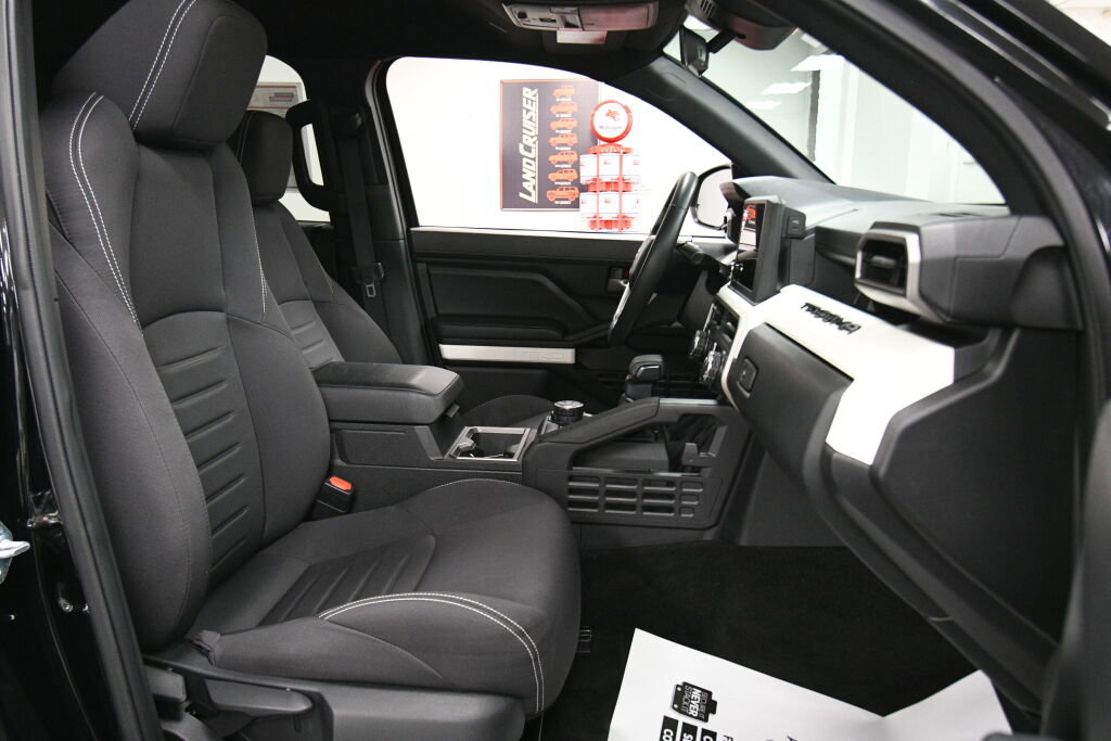 Used 2024 Toyota Tacoma TRD Off-Road image 24