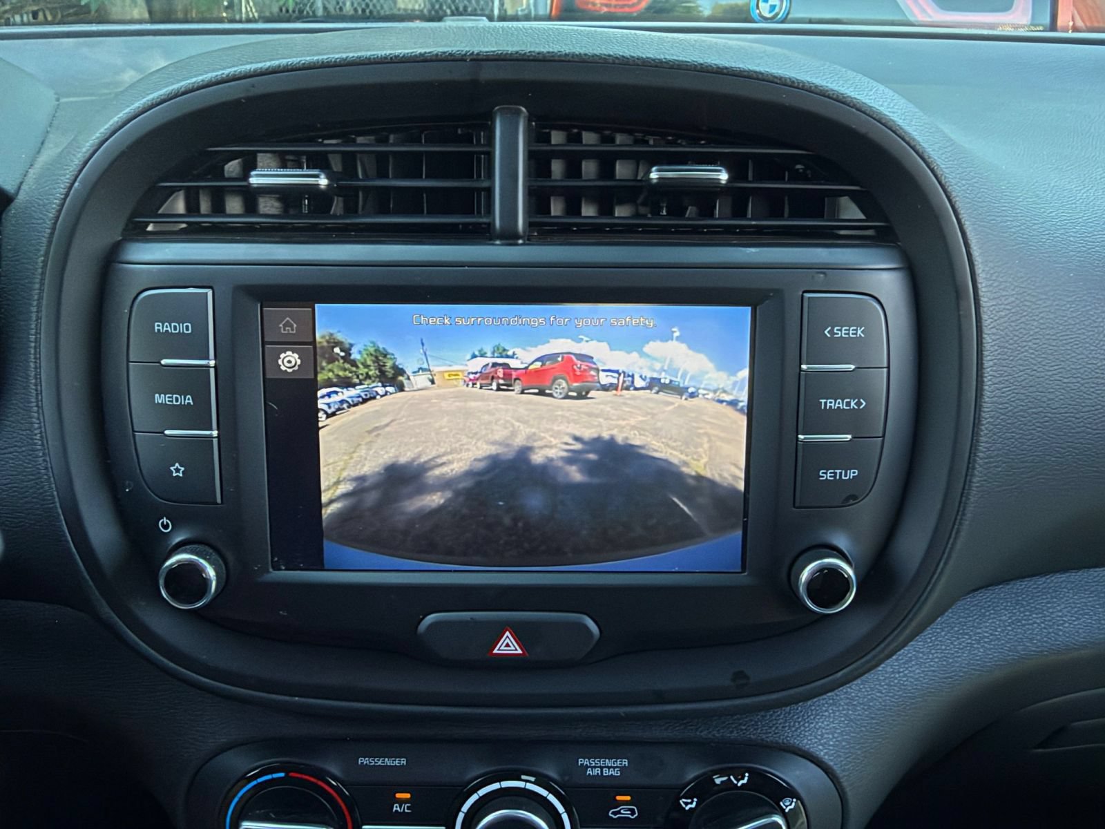 Used 2025 Kia Soul LX w/ LX Technology Package FWD image 21