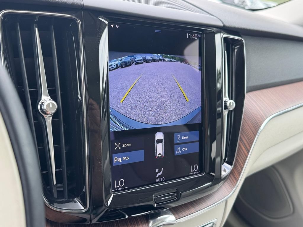 Used 2021 Volvo XC60 T5 Momentum w/ Premium Package FWD image 19