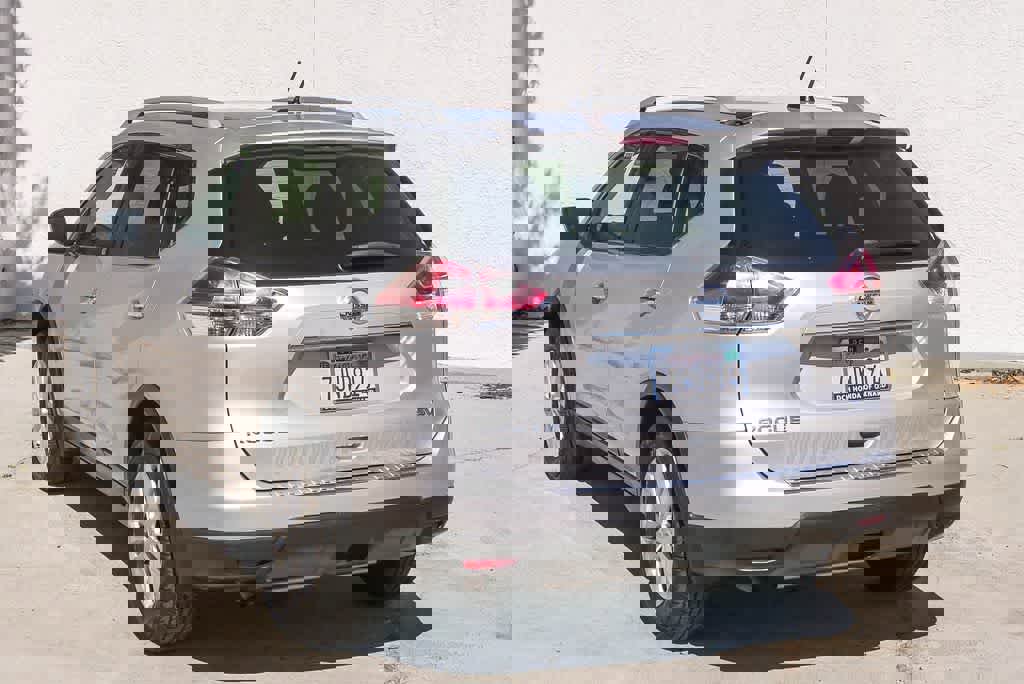 Used 2015 Nissan Rogue SV w/ SV Family Package FWD image 9