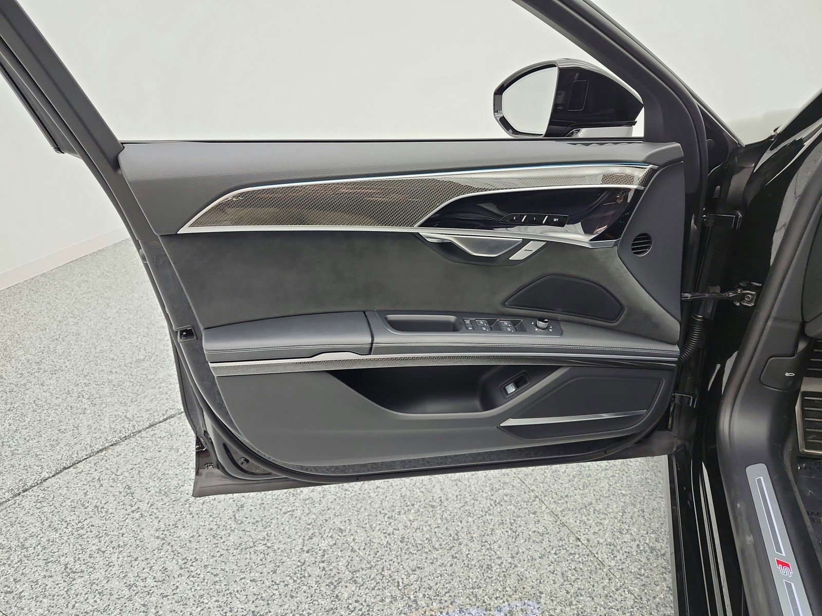 Used 2022 Audi S8 image 15