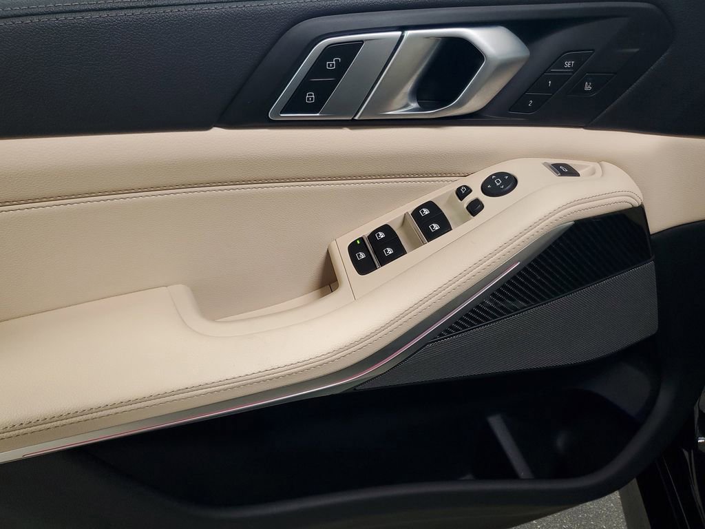 Used 2021 BMW X5 M50i image 18