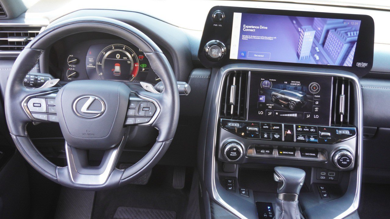 Used 2022 Lexus LX 600 4WD w/ Accessory Package (Z1) image 30
