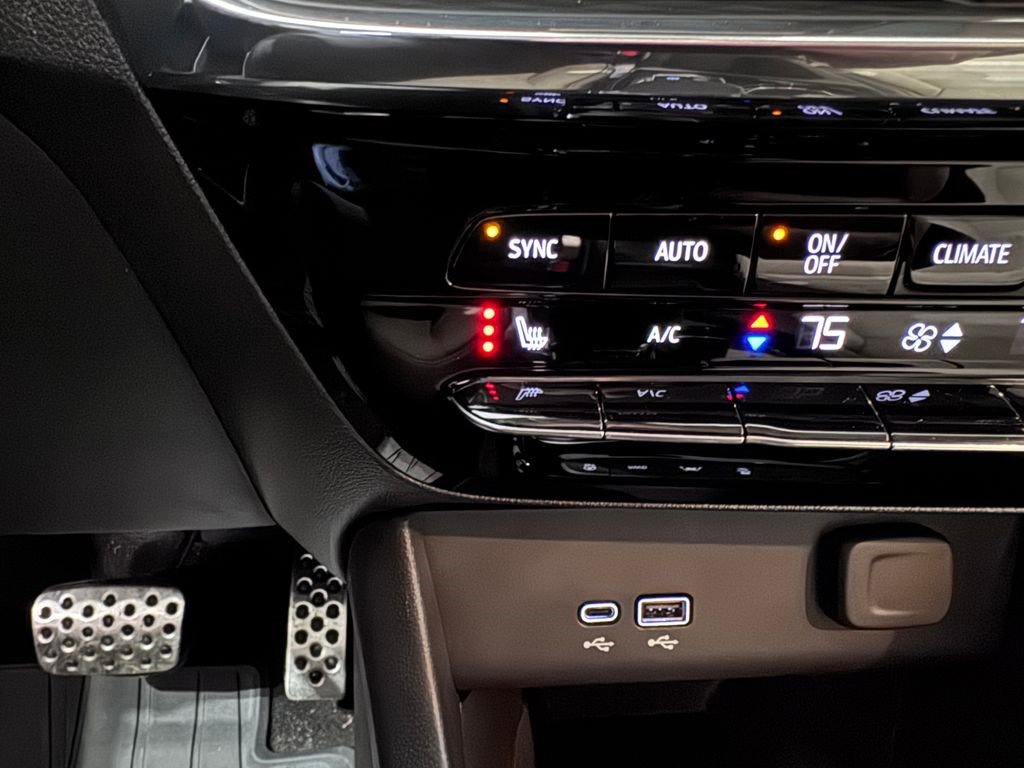 Certified 2025 Buick Encore GX Avenir w/ Avenir Convenience Package image 18