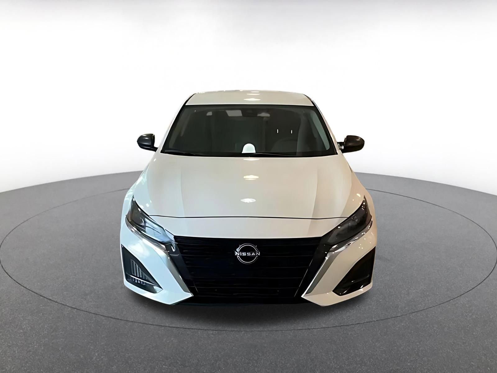 Used 2025 Nissan Altima 2.5 SV FWD image 3
