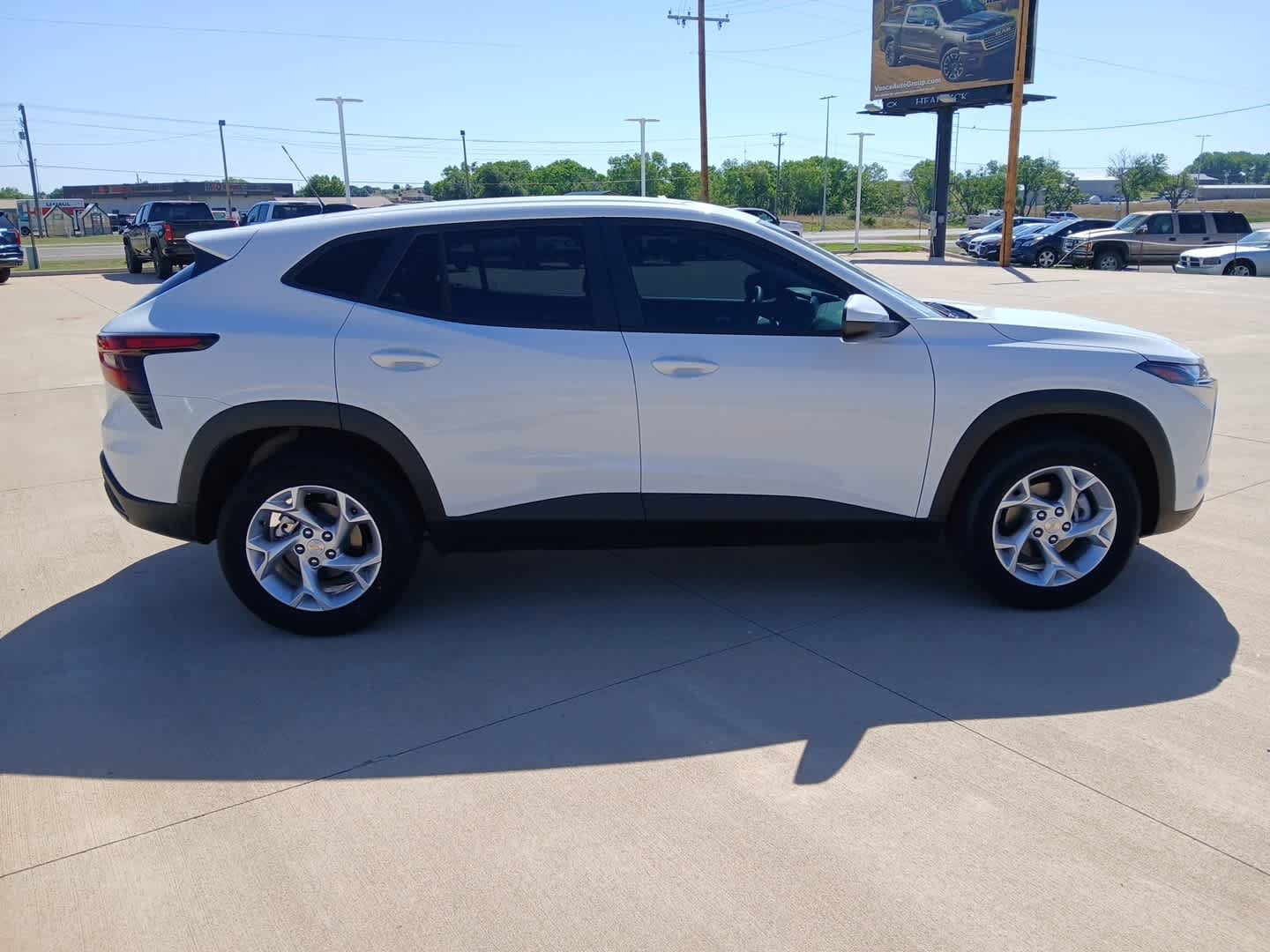 New 2026 Chevrolet Trax LS w/ LS Convenience Package FWD image 8