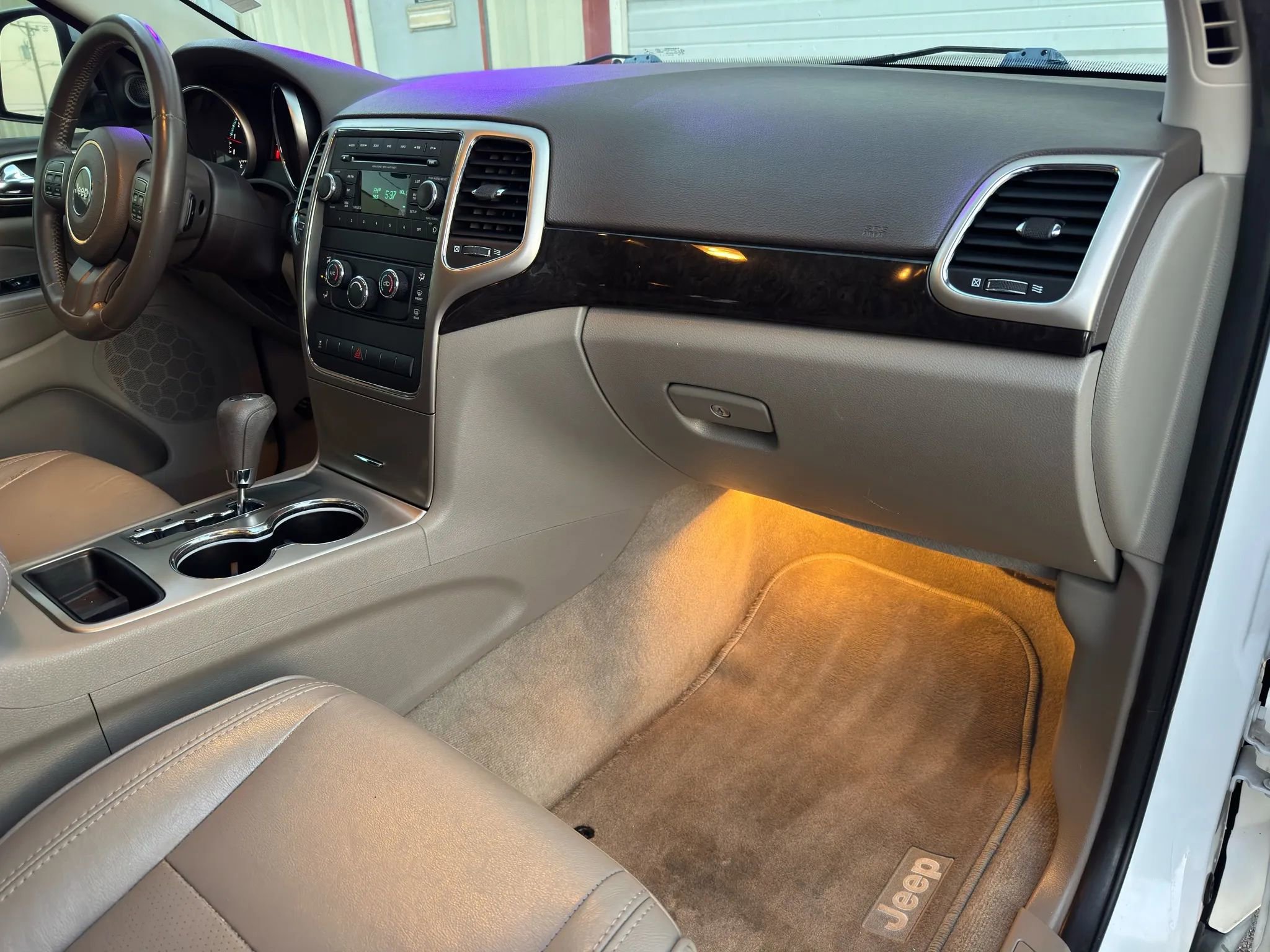 Used 2013 Jeep Grand Cherokee Laredo w/ Laredo E Group image 17