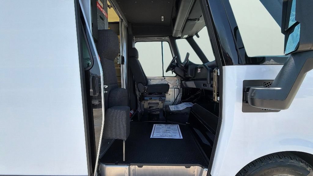 Used 2024 Chevrolet Brightdrop 400 w/ Commercial Equipment Package AWD/4WD image 29