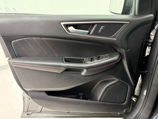 Used 2022 Ford Edge ST-Line image 16