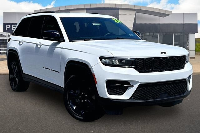 Used 2024 Jeep Grand Cherokee Altitude AWD/4WD image 11