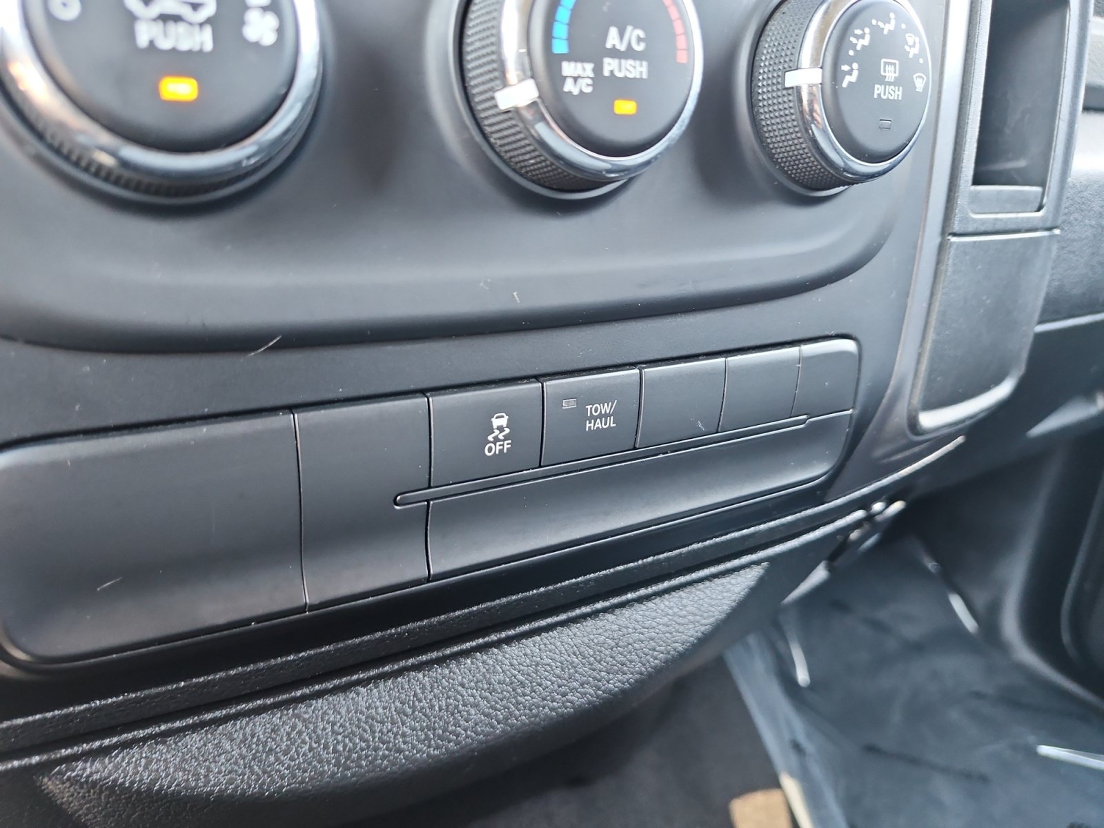 Used 2022 RAM 1500 Classic SLT RWD image 20