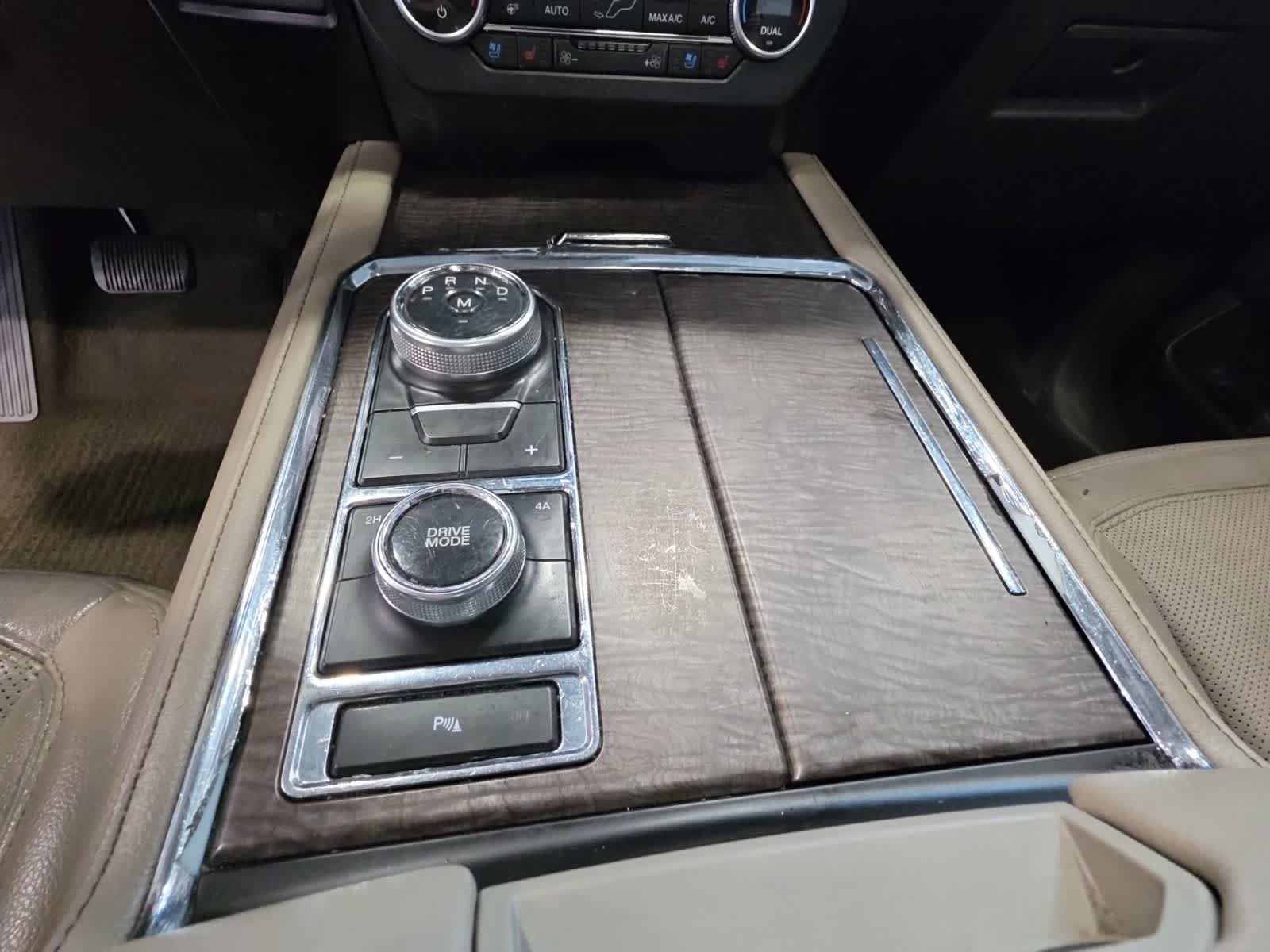 Used 2019 Ford Expedition Limited w/ Equipment Group 301A AWD/4WD image 26