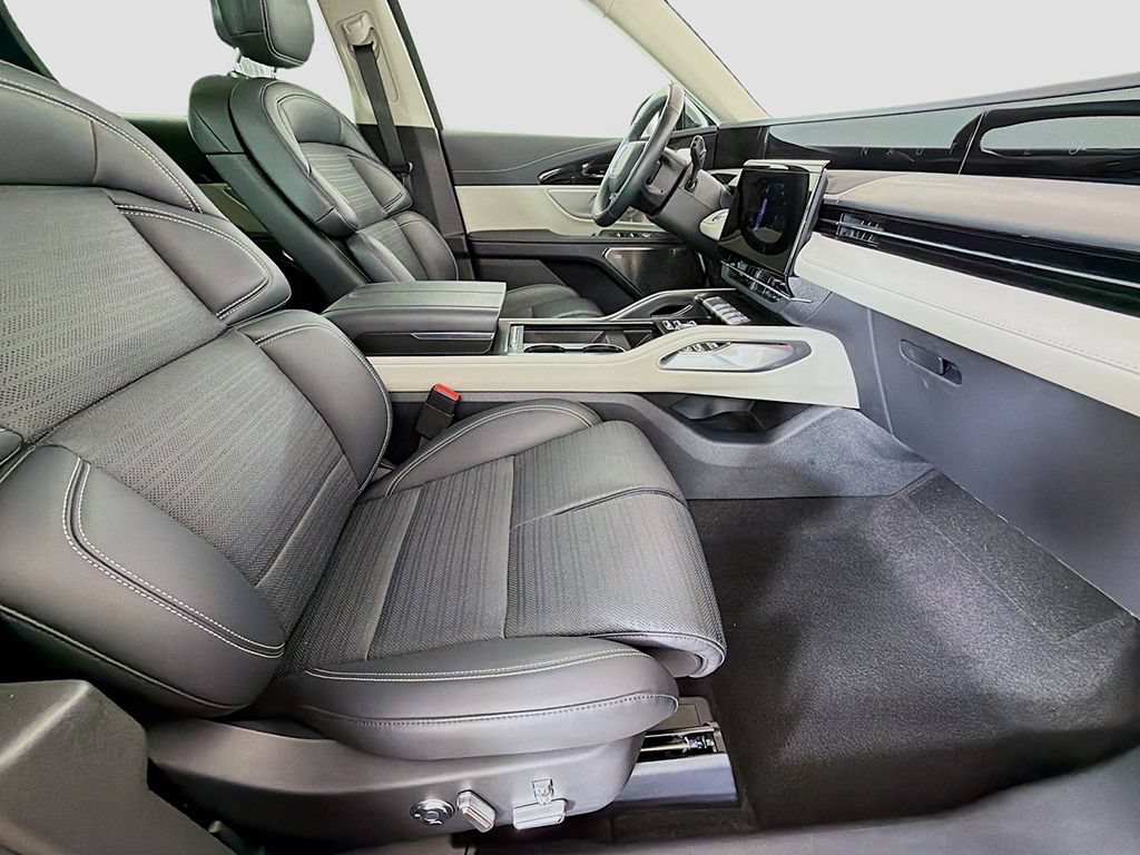 Used 2025 Lincoln Nautilus Reserve AWD/4WD image 27