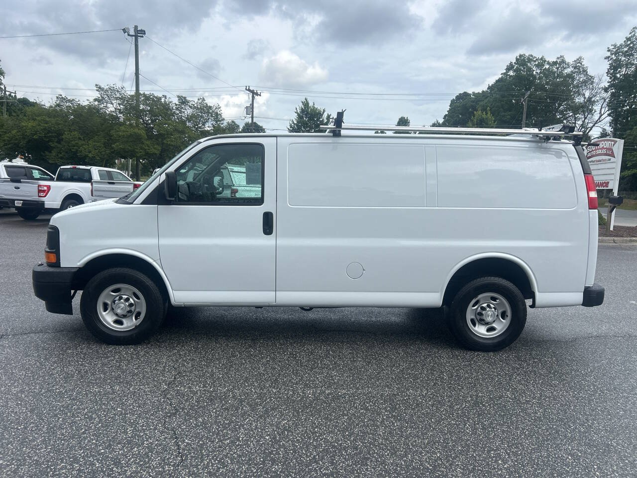Used 2017 Chevrolet Express 2500 RWD image 6