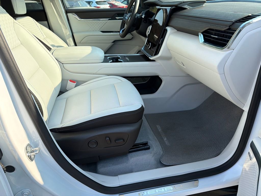 Used 2024 GMC Acadia Denali image 13