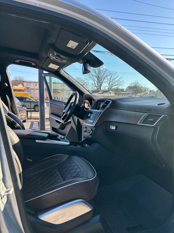 Used 2016 Mercedes-Benz GL 550 4MATIC image 7