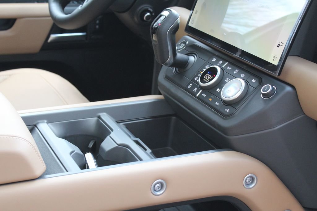 New 2026 Land Rover Defender 130 X-Dynamic SE image 23