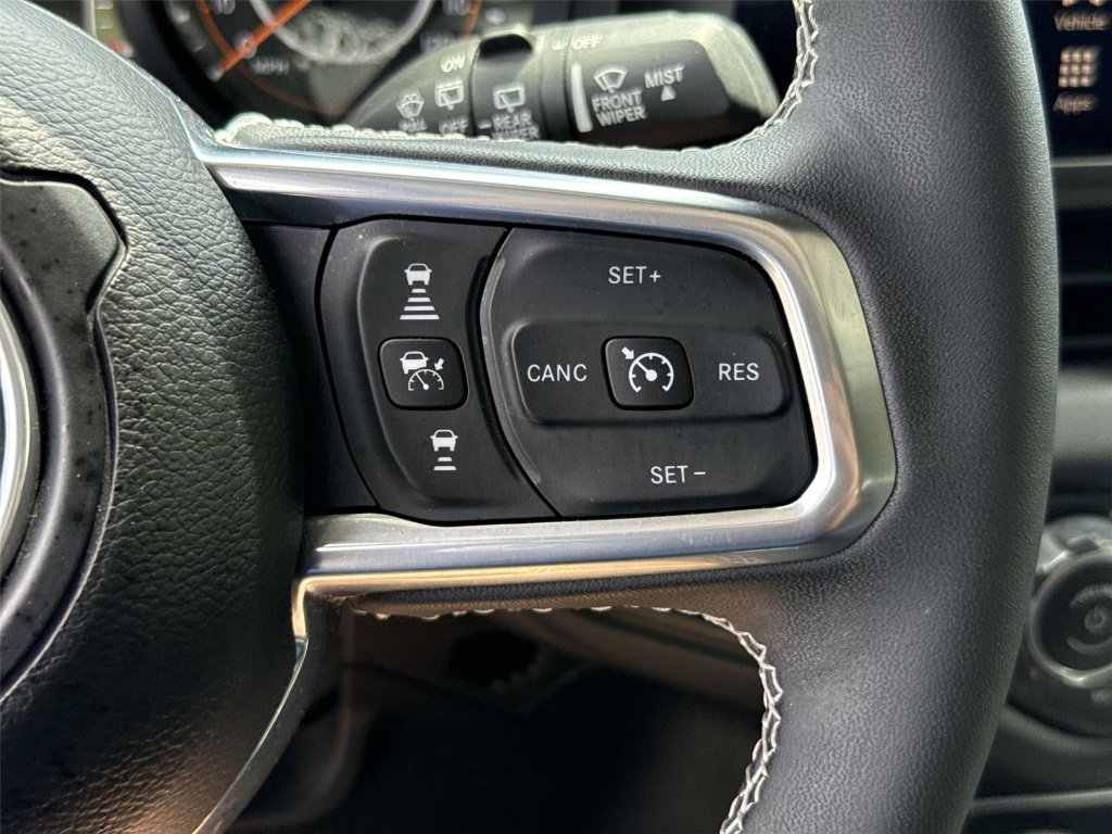 Used 2025 Jeep Wrangler Unlimited Sahara AWD/4WD image 33