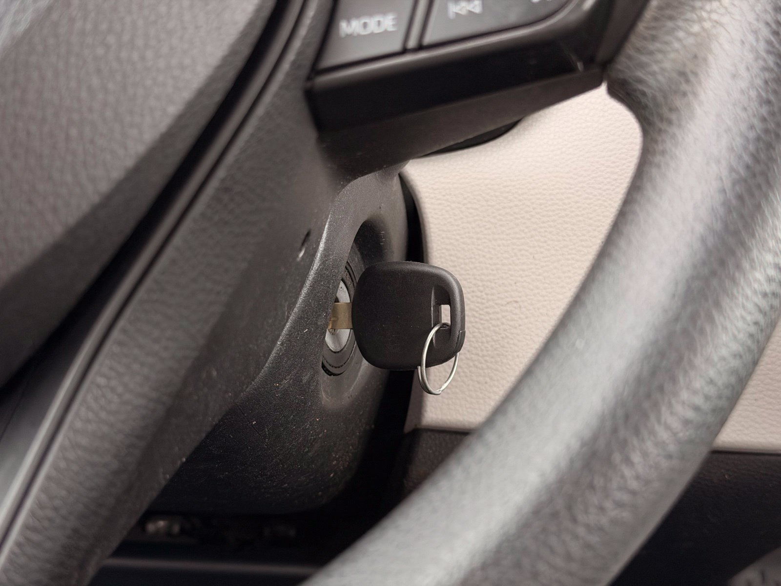 Used 2020 Toyota Corolla L FWD image 35