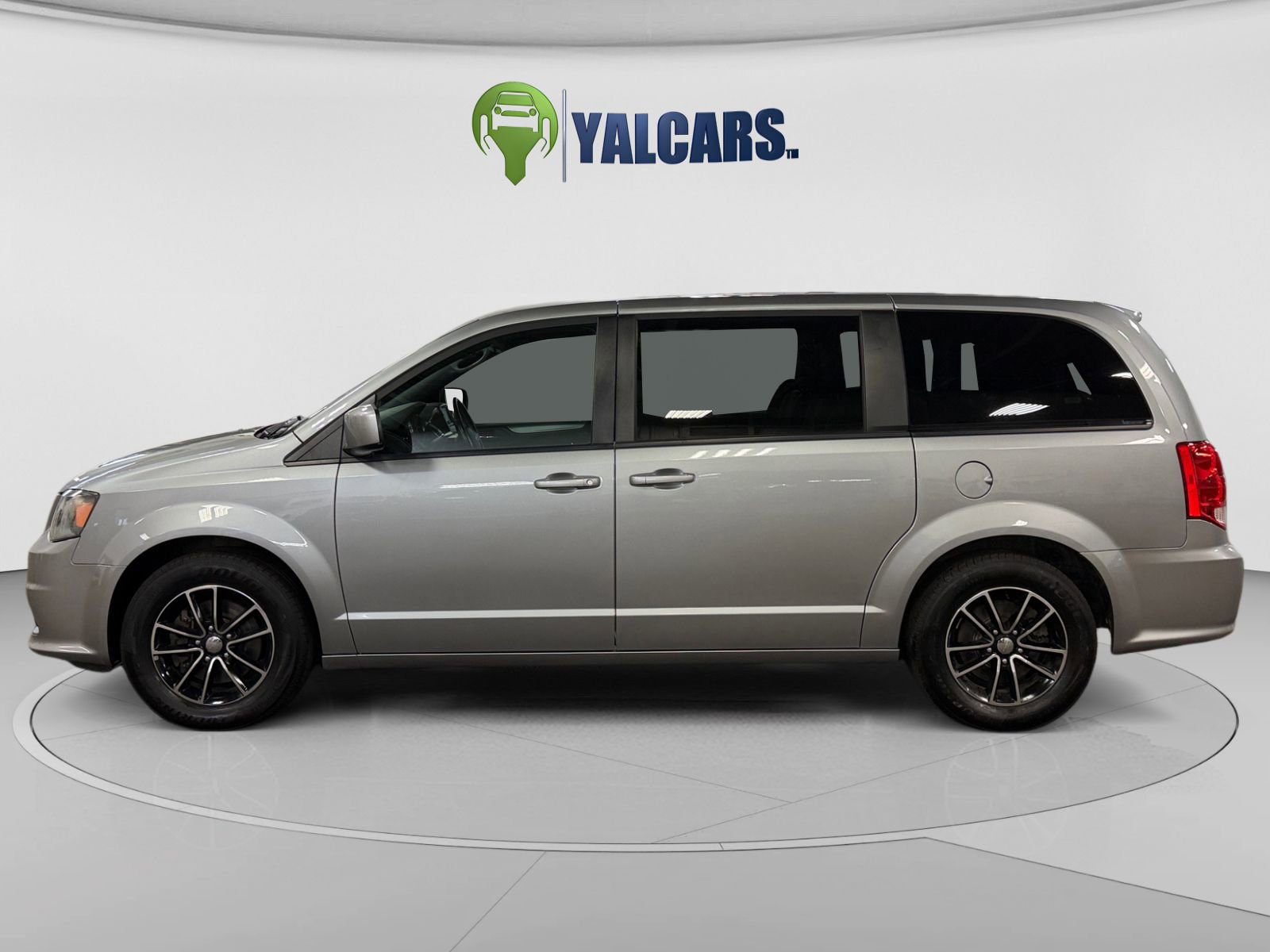 Used 2019 Dodge Grand Caravan GT FWD image 2