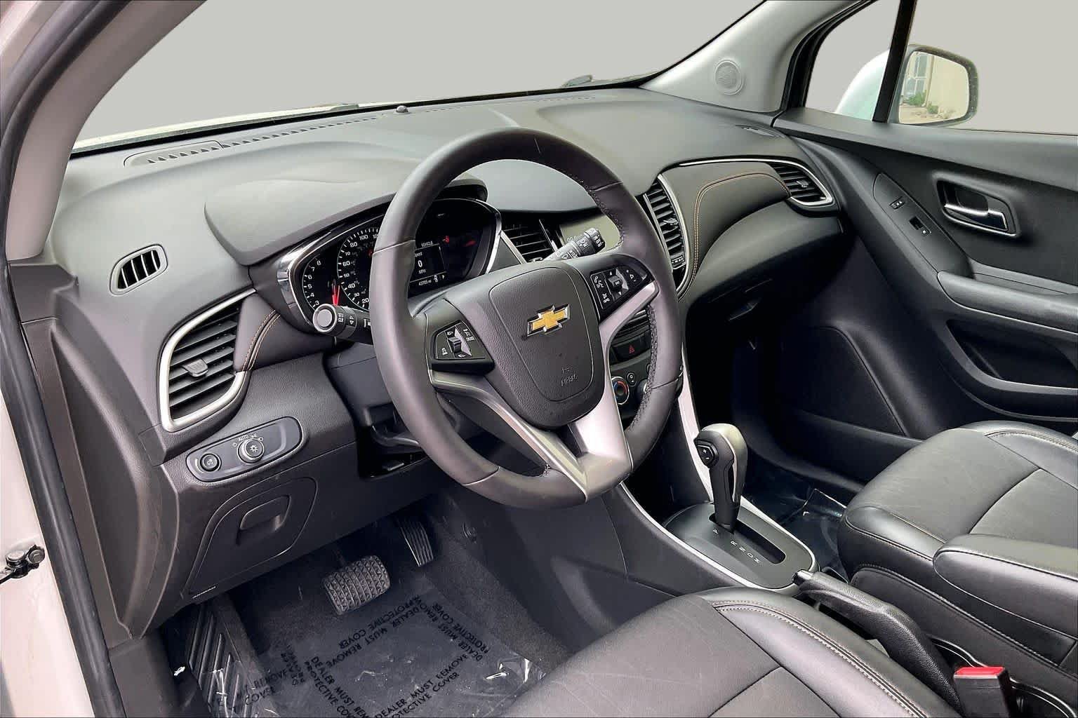 Used 2017 Chevrolet Trax LT w/ LT Convenience Package FWD image 13