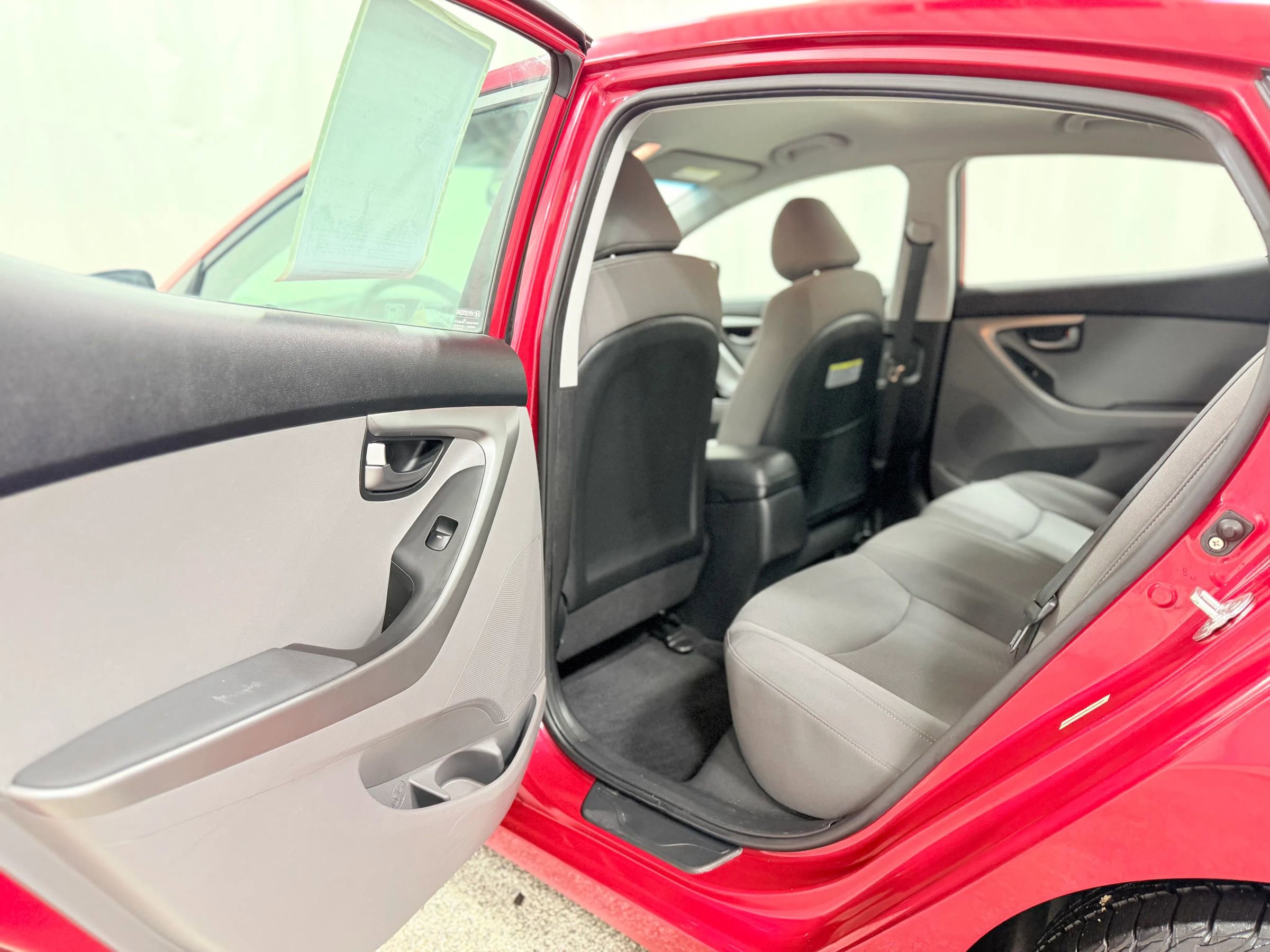 Used 2014 Hyundai Elantra SE image 31