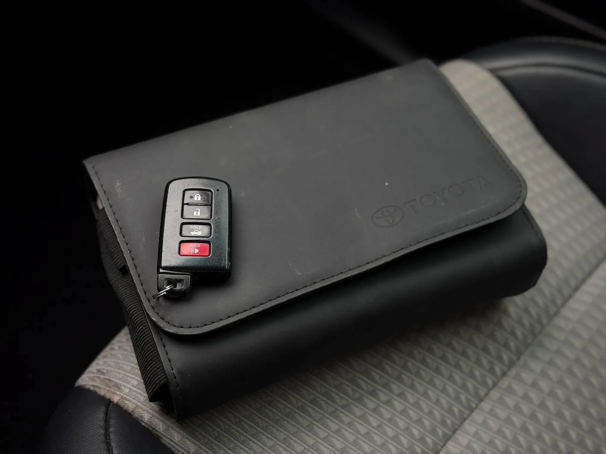 Used 2014 Toyota Camry SE FWD image 16