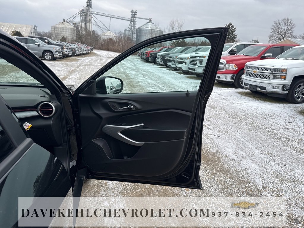 Used 2025 Chevrolet Trax RS w/ Driver Confidence Package image 34