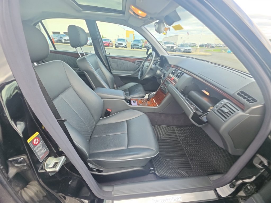 Used 2002 Mercedes-Benz E 320 4MATIC Sedan image 32